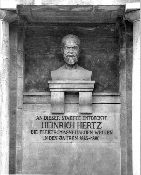 File:Fig 1 - Sculpture of Heinrich Hertz.jpg