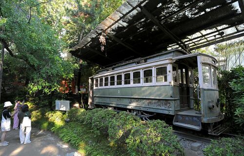Kyoto Tram HeianJingu.jpg